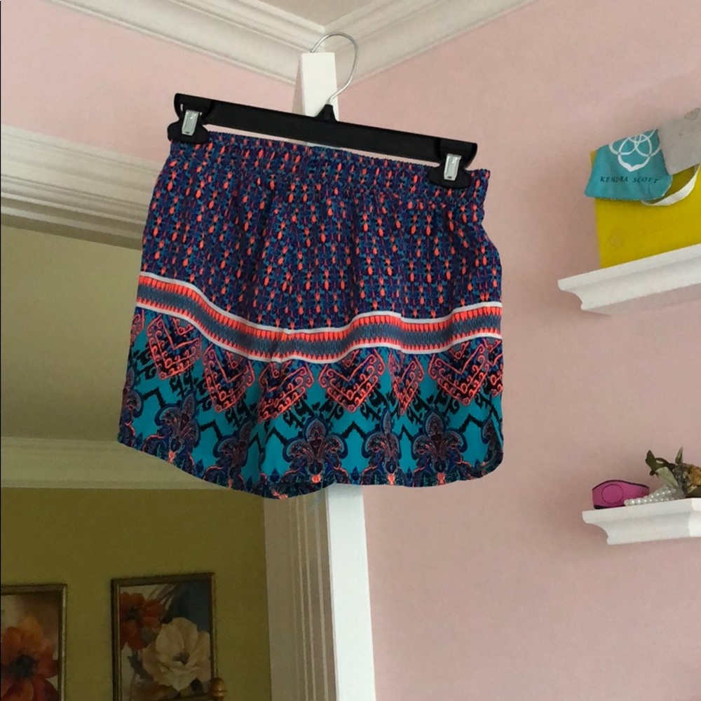 Patterned shorts - Picture 2 of 2